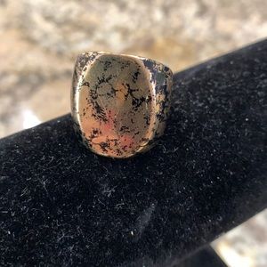 Men or a woman’s ring